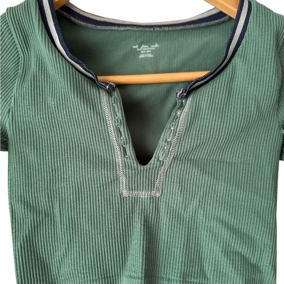 Urban Outfitters Out From Under Go For Gold Seamless Long Sleeve Cropped Top - Picture 11 of 16